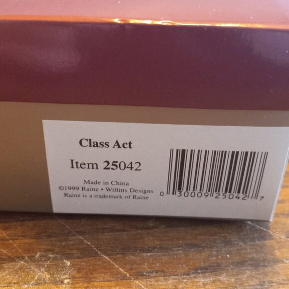 Just The Right Shoe  By Raine Class Act  Mini Figurine 25042 - Picture 12 of 12